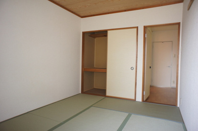 押入れがある和室６帖
