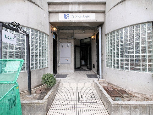 大阪市北区中津６丁目の賃貸マンションのエントランス