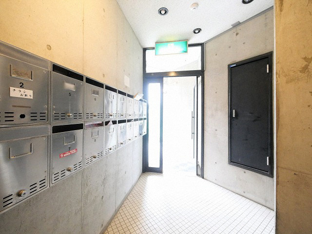 大阪市北区中津６丁目の賃貸マンションのロビー