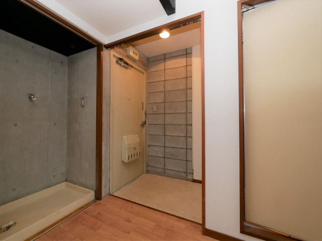 大阪市北区中津６丁目の賃貸マンションの玄関