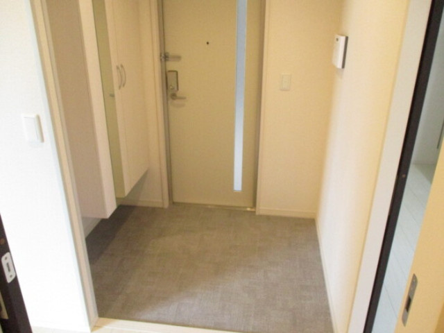 D-room上地　B棟の玄関