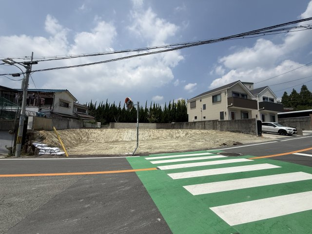 神戸市須磨区緑が丘一丁目土地の前面道路含む現地写真