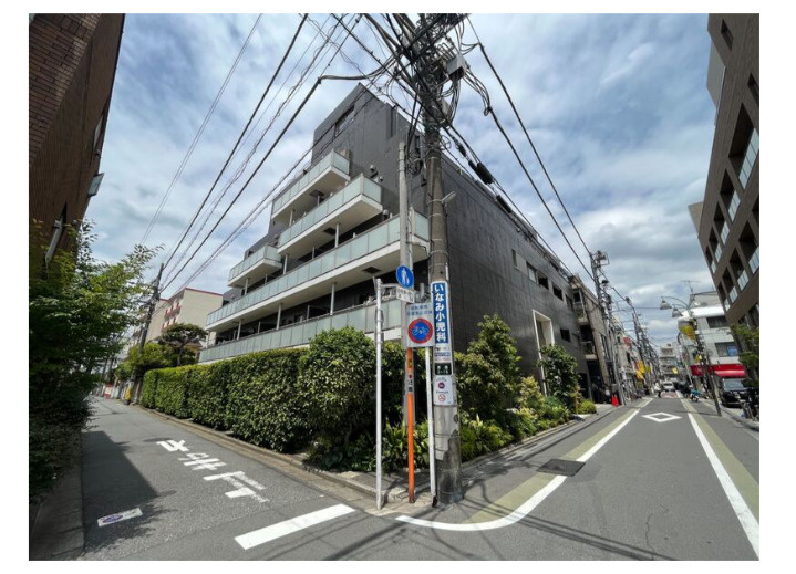 J.リヴェール学芸大学の外観