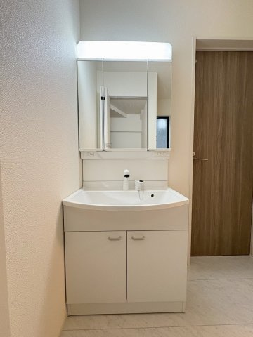 三郷市高州3丁目　新築戸建　全4棟　B号棟の独立洗面台|同施工会社の参考写真になります。