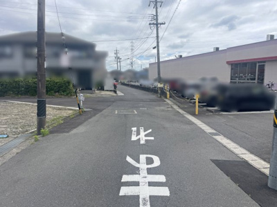 【前面道路含む現地写真】 | 三重郡菰野町大字宿野3区画〈3号地〉 | 前面道路
