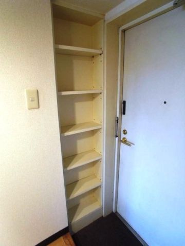 パールマンション白山の玄関