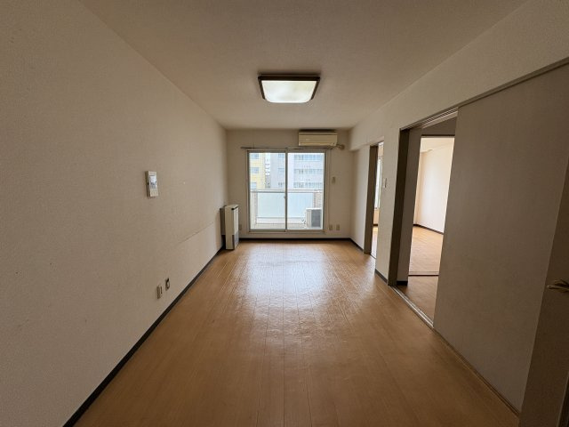 【居間・リビング】サンフロア山鼻