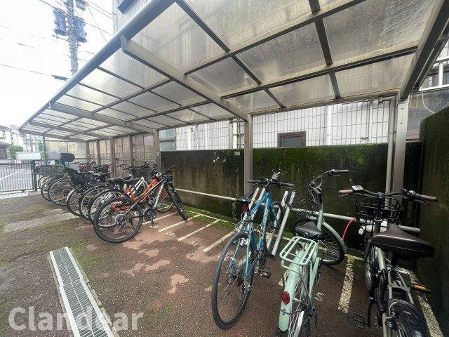 セントラルマンション西新井の駐輪場|ドキドキの新生活も、安心してスタート。ぴったりの住まいを見つけませんか？クランディアが一緒に住まい選びをサポートします‼　まずは、お気軽にお問合せください　＃クランディア