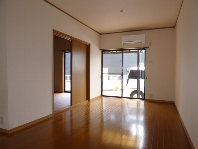 福田町古新田貸家719-6の居間・リビング
