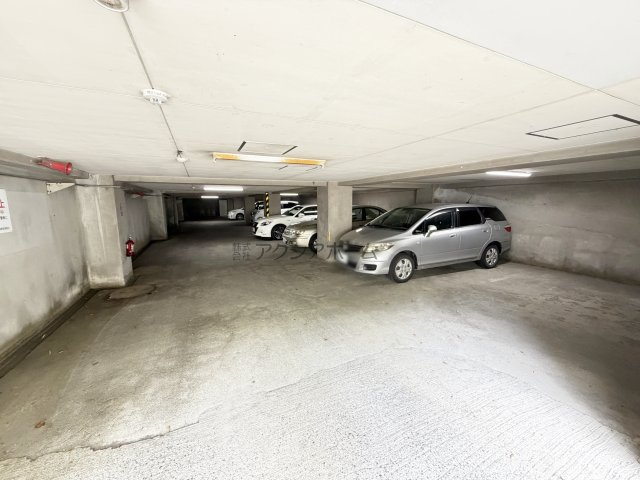 レガパレス椿峰の駐車場