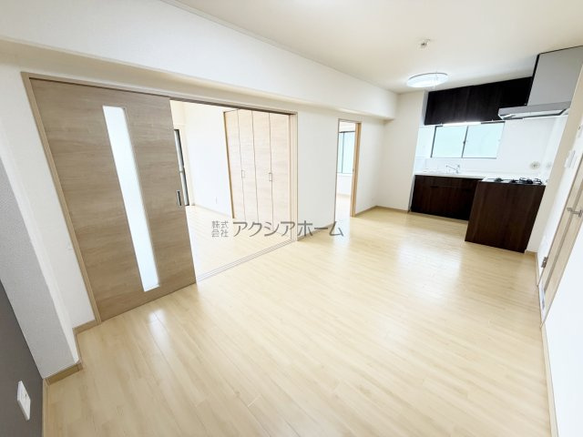 レガパレス椿峰の居間・リビング|LDK10帖