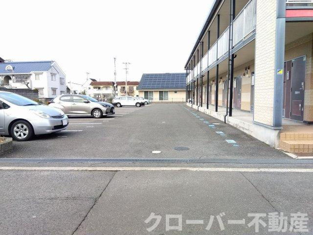 レオパレスやまきたの駐車場