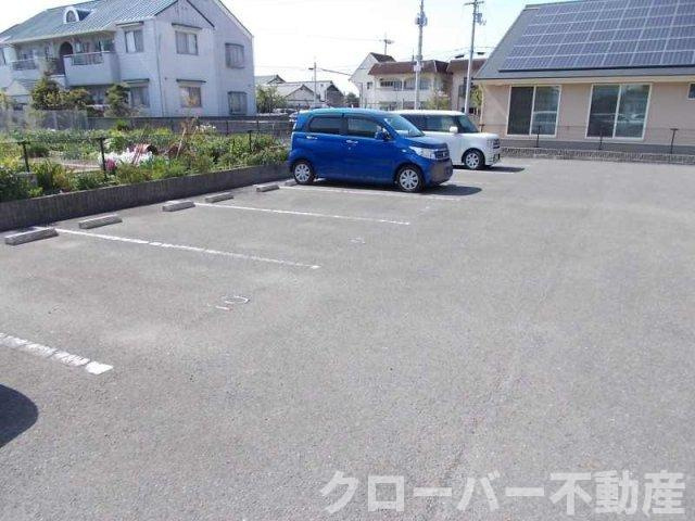 レオパレスやまきたの駐車場