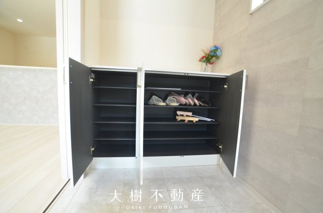 【玄関】 | 海老名市国分寺台3丁目 新築戸建て 全2棟【仲介手数料無料】