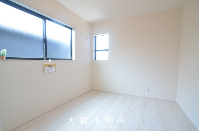 【洋室】 | 海老名市国分寺台3丁目 新築戸建て 全2棟【仲介手数料無料】 | 2階　洋室2（5.2帖）