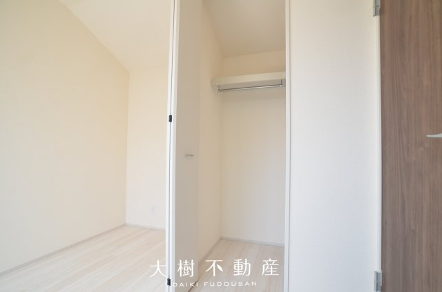 【洋室】 | 海老名市国分寺台3丁目 新築戸建て 全2棟【仲介手数料無料】 | 2階　洋室3（5.2帖）クローゼット