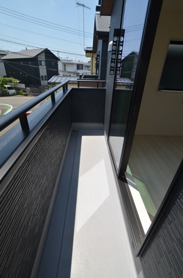 【バルコニー】 | 海老名市国分寺台3丁目 新築戸建て 全2棟【仲介手数料無料】