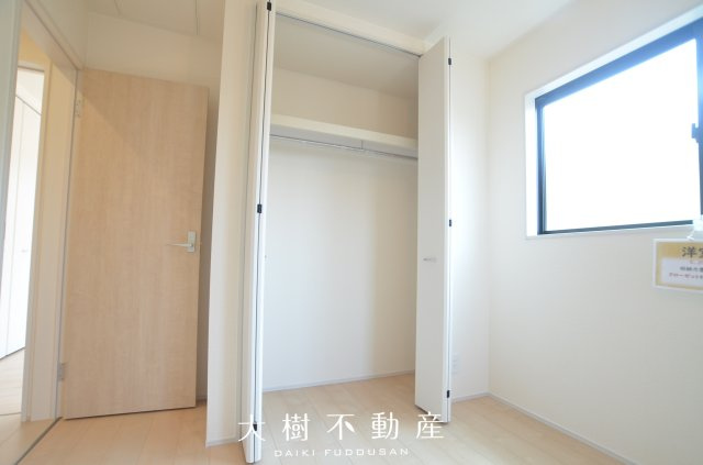 【洋室】 | 海老名市国分寺台3丁目 新築戸建て 全2棟【仲介手数料無料】 | 2階　洋室2（5.3帖）クローゼット
