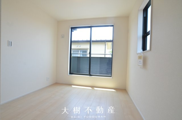 【洋室】 | 海老名市国分寺台3丁目 新築戸建て 全2棟【仲介手数料無料】 | 2階　洋室3（5.2帖）
