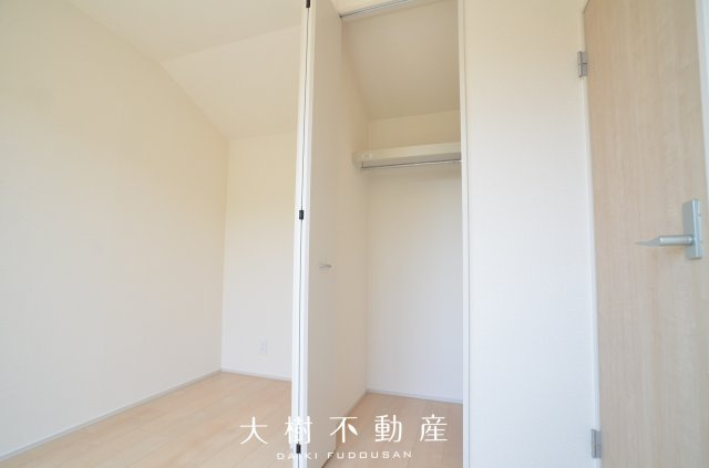 【洋室】 | 海老名市国分寺台3丁目 新築戸建て 全2棟【仲介手数料無料】 | 2階　洋室3（5.2帖）クローゼット