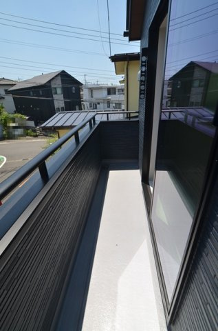 【バルコニー】 | 海老名市国分寺台3丁目 新築戸建て 全2棟【仲介手数料無料】