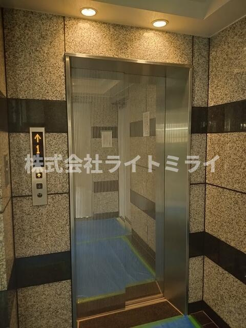 フロール巣鴨のエントランス