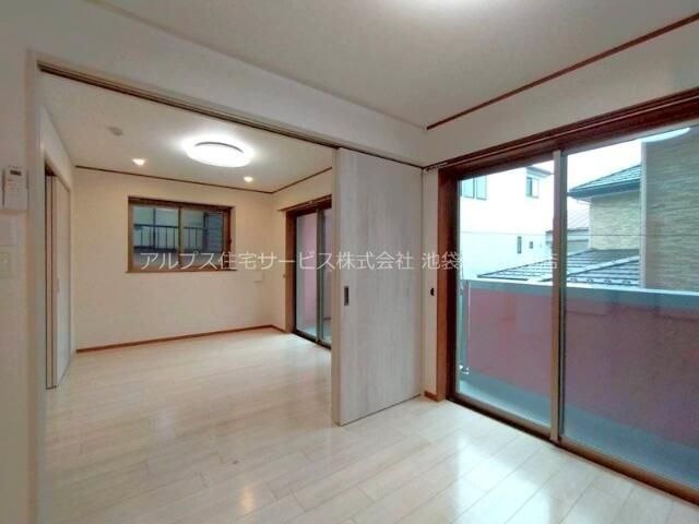 Parkside Residenceの洋室