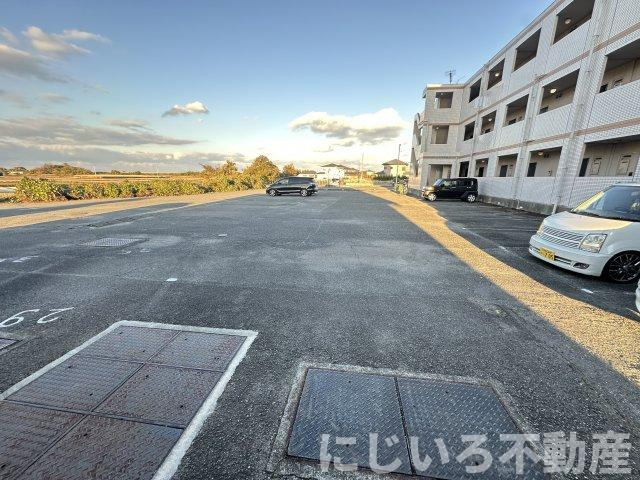 ヴィゴラス参番館の駐車場