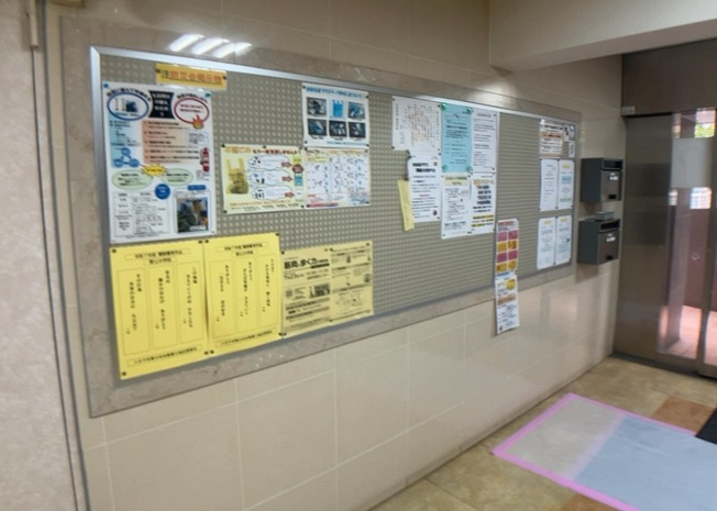 【受付】 | 西八王子ハイツＢ棟 | 受付はマンションコンシェルジュがいる場合もあれば、管理人が滞在する小部屋を総称して呼ぶことがあります。主にエントランスに設置されていることから、防犯面でも期待ができます。防犯設備がない場合はより安心！