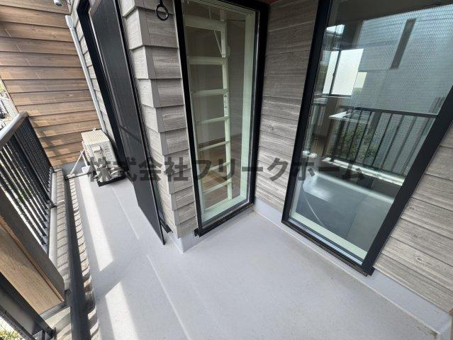 三鷹市井の頭１丁目のアパートのバルコニー