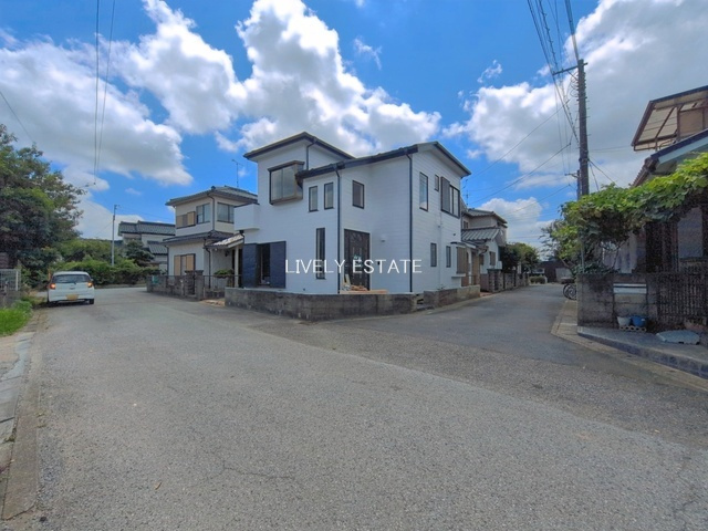 越谷市大字北川崎 中古戸建の前面道路含む現地写真