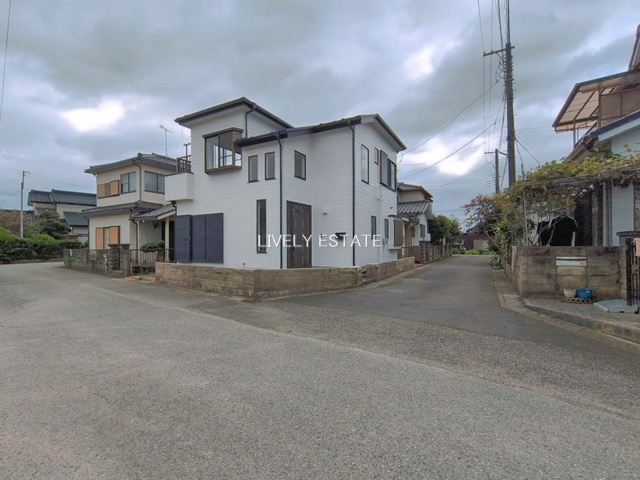 越谷市大字北川崎 中古戸建の前面道路含む現地写真