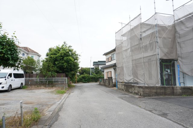越谷市大字北川崎 中古戸建の前面道路含む現地写真