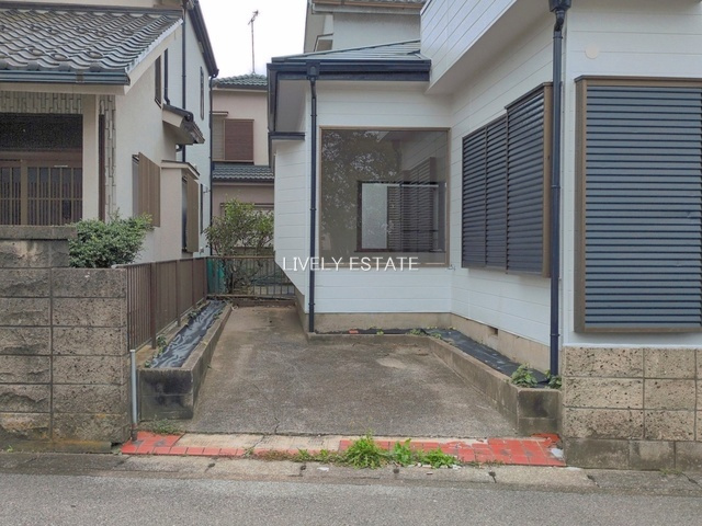 越谷市大字北川崎 中古戸建の駐車場
