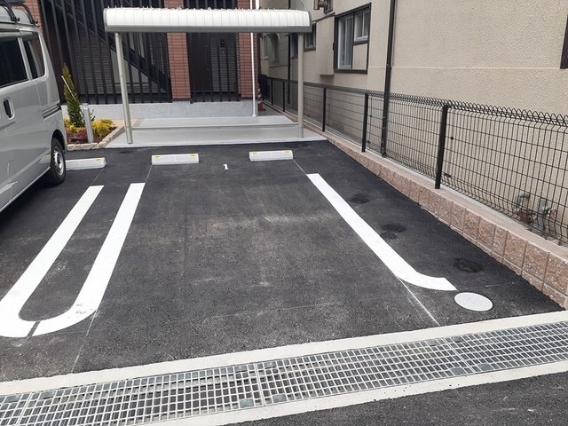 ブリック　フェアリーⅤの駐車場
