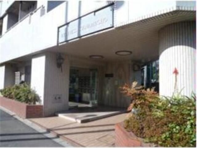 ハイネス要町のエントランス
