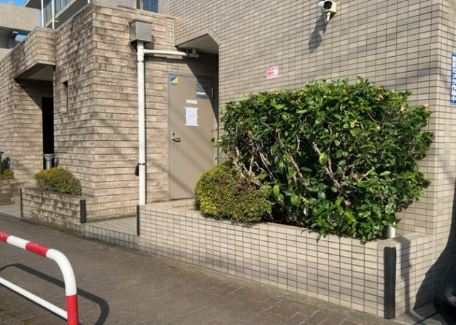 【庭】 | ベルググランデ小田急相模原 | 物件によっては、入居者が個人的に使用できる専用庭がついているものもあります。また、住宅の中にある土間の部分を庭と呼ぶこともあります。庭の用途は住む人によって変わり、それによってデザインもさまざまです。