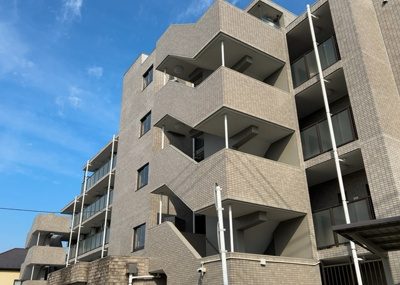 【構造・工法・仕様】 | ベルググランデ小田急相模原 | ＲＣ造、Reinforced Concreteは直訳すると補強されたコンクリートです。主に柱や梁・床・壁が鉄筋とコンクリートで構成おり、鉄筋を組んだ型枠にコンクリートを流し込んで固めたものを指します。