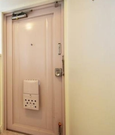 ビレッジハウス小比企６号棟の玄関