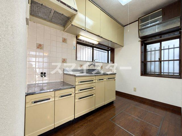 市川市大和田４丁目のアパートのキッチン