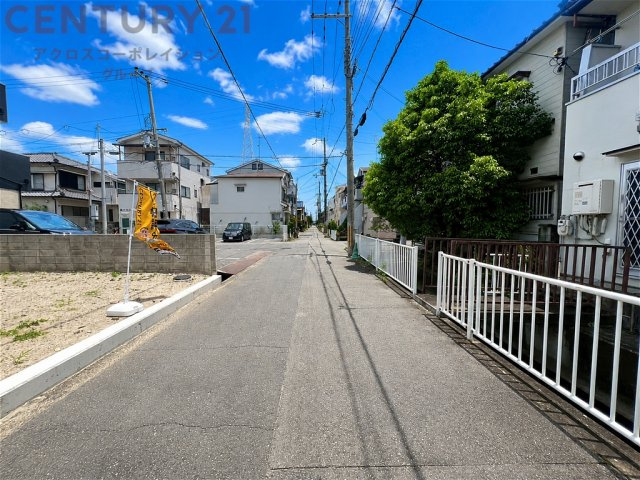 JR立花駅まで徒歩9分という便利な立地でありながら、落ち着いた住宅街なので、ご家族で長く安心して暮らせる環境です。