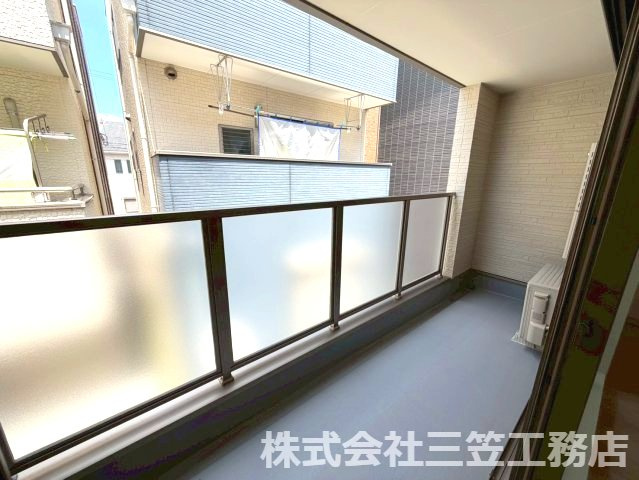 メゾンレヴナ木田町のバルコニー