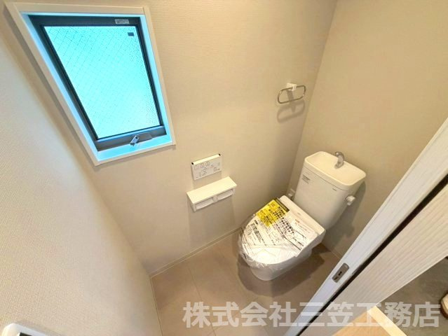 メゾンレヴナ木田町のトイレ