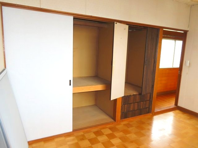 網走市潮見２丁目８番１２号　中古売家の収納|【リフォーム前】2階6帖洋室の収納はクローゼットに変更致します。