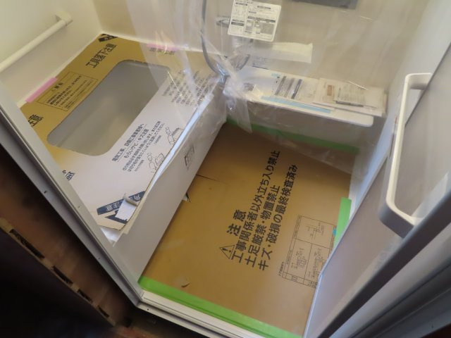 網走市潮見２丁目８番１２号　中古売家の玄関|【リフォーム前】玄関ドア写真です。こちらは断熱性の新品のドアに交換致します。