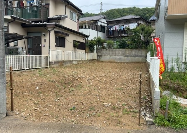 【外観】 | 土地の面積＝住宅面積ではありません。建ぺい率の問題などで、土地のある場所によって住宅を建てられる面積は限られています。高さもしかり、「土地」という言葉の中には、建築条件も含まれると考えておきましょう。