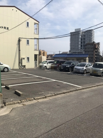 ロベット天王の駐車場