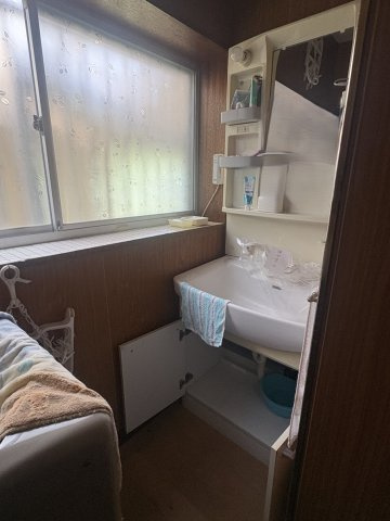 高倉町鶴巻 中古一戸建ての独立洗面台