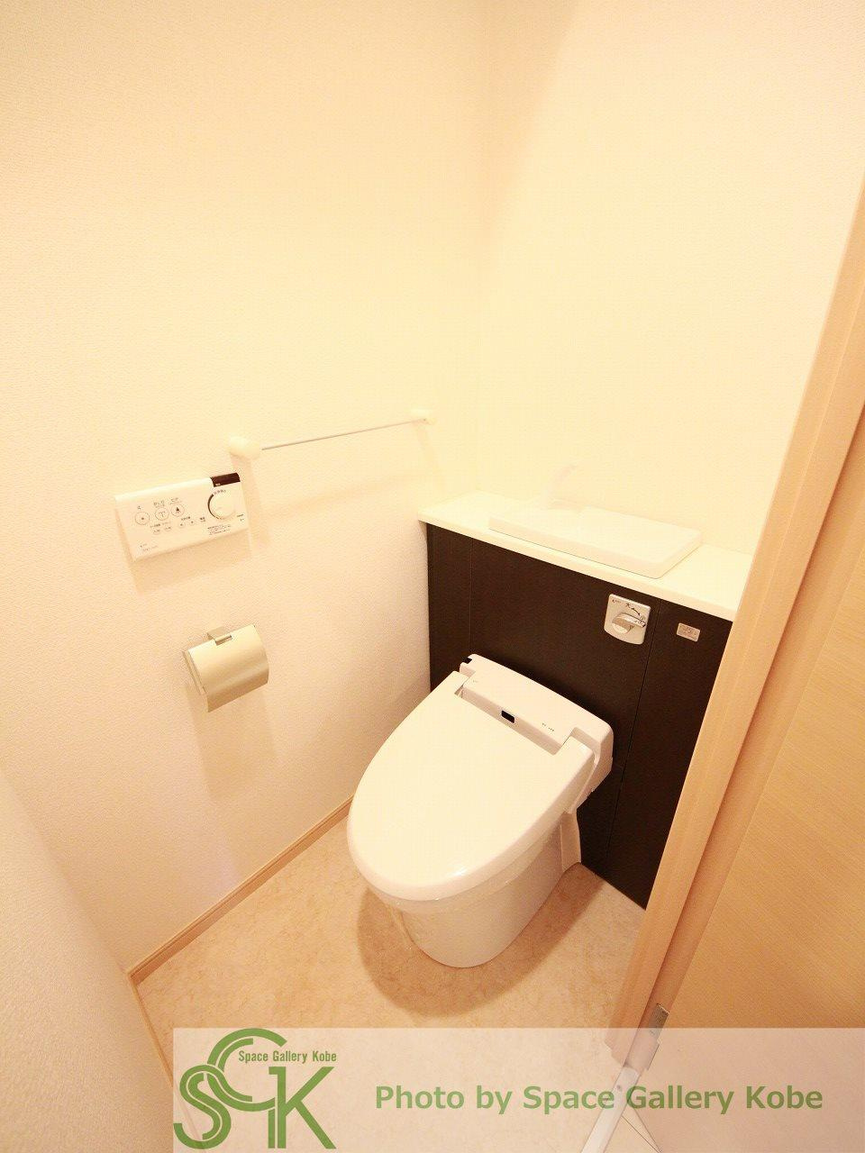 西舞子壱番館のトイレ|※同物件の別のお部屋の写真です※