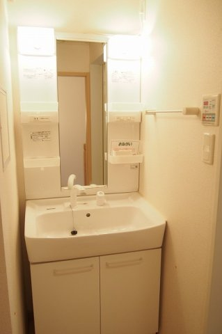 スノーフレーク・アイの洗面所|広い洗面スペース